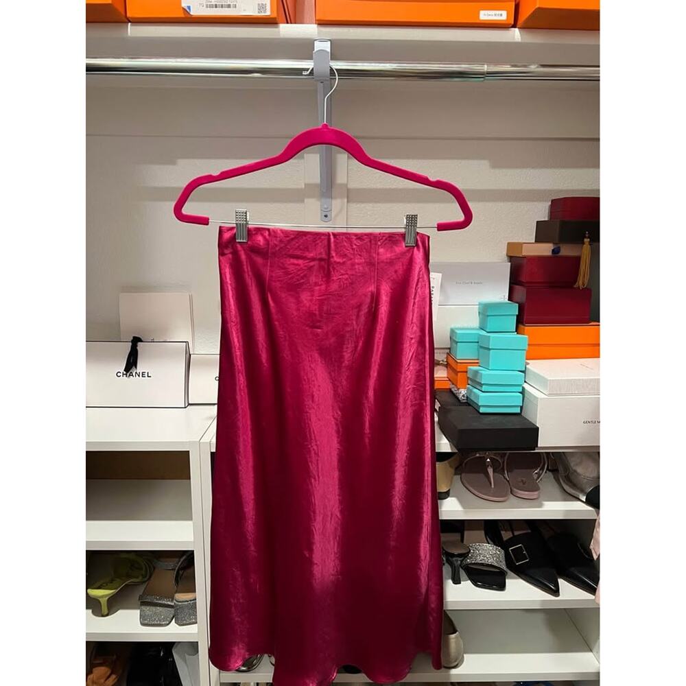 Aritizia satin midi skirt NWT size 4 in hot pink